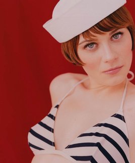 Зои Дешанель