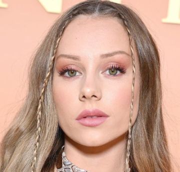 Эстер Экспозито