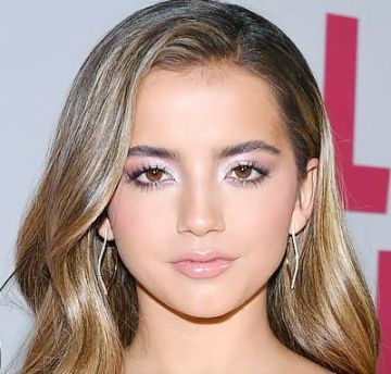 Изабелла Манер