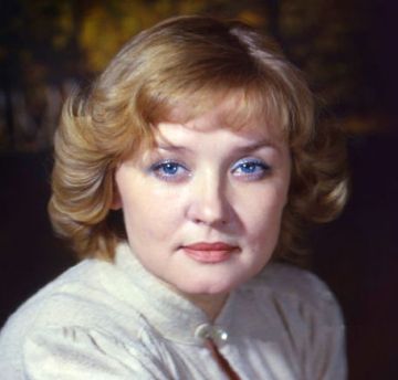 Вера Алентова