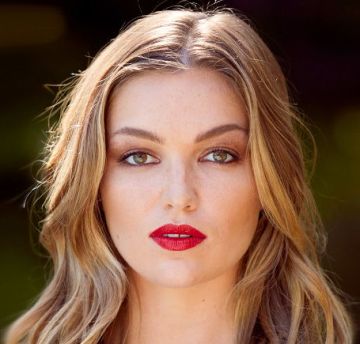 Лили Симмонс